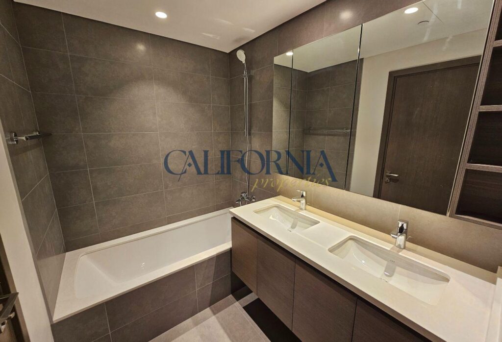 Corner Unit | Brand New | Park and CreekBeach View - 10