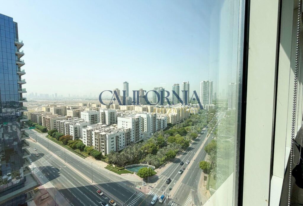 Unfurnished Golf View | Vacant | Glass Partitions - 2