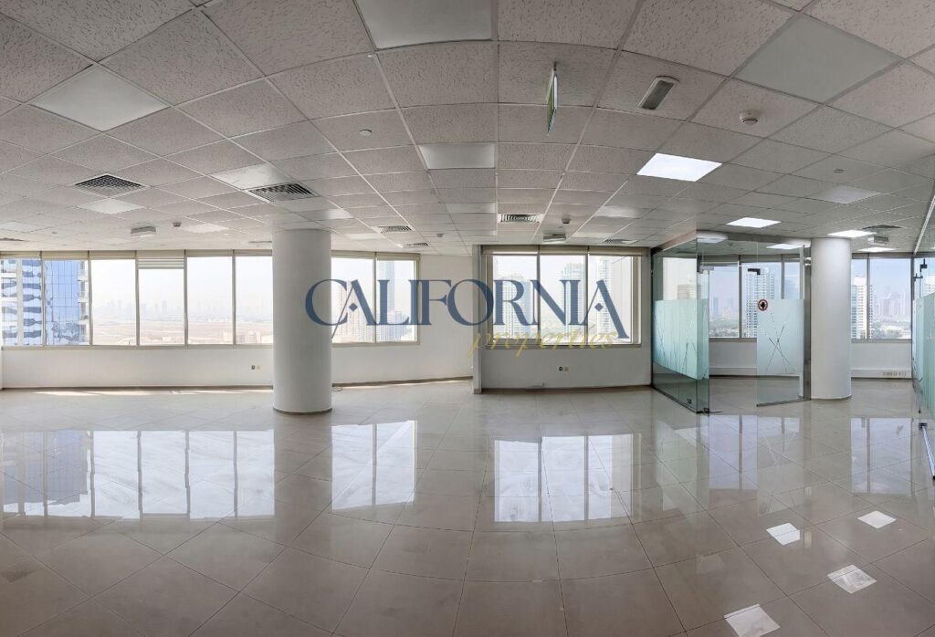 Unfurnished Golf View | Vacant | Glass Partitions - 3