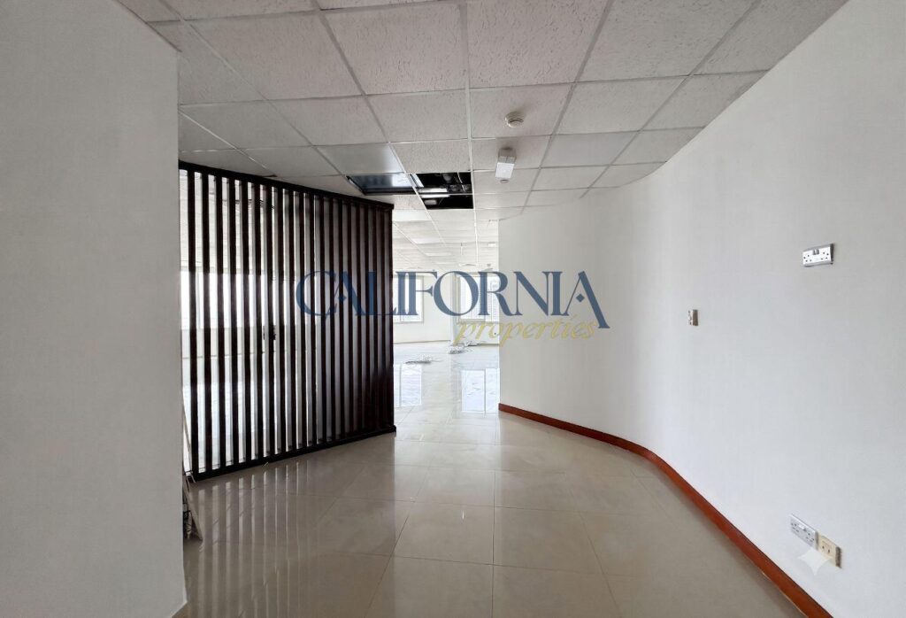 Unfurnished Golf View | Vacant | Glass Partitions - 4