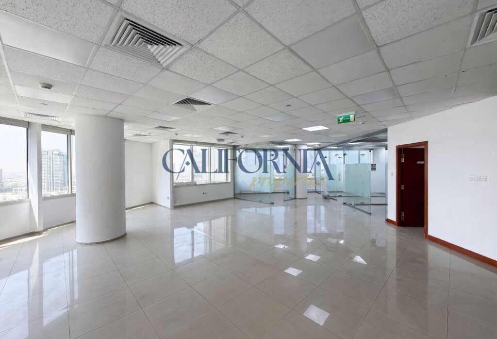 Unfurnished Golf View | Vacant | Glass Partitions - 7