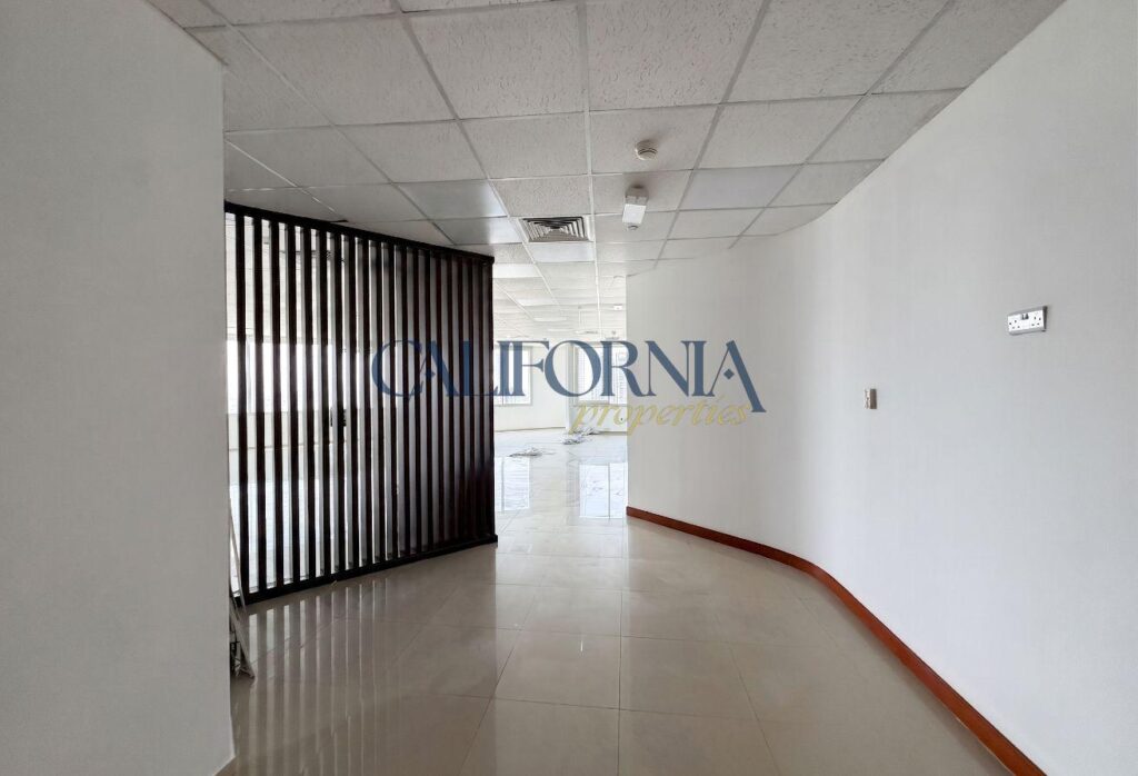 Unfurnished Golf View | Vacant | Glass Partitions - 8