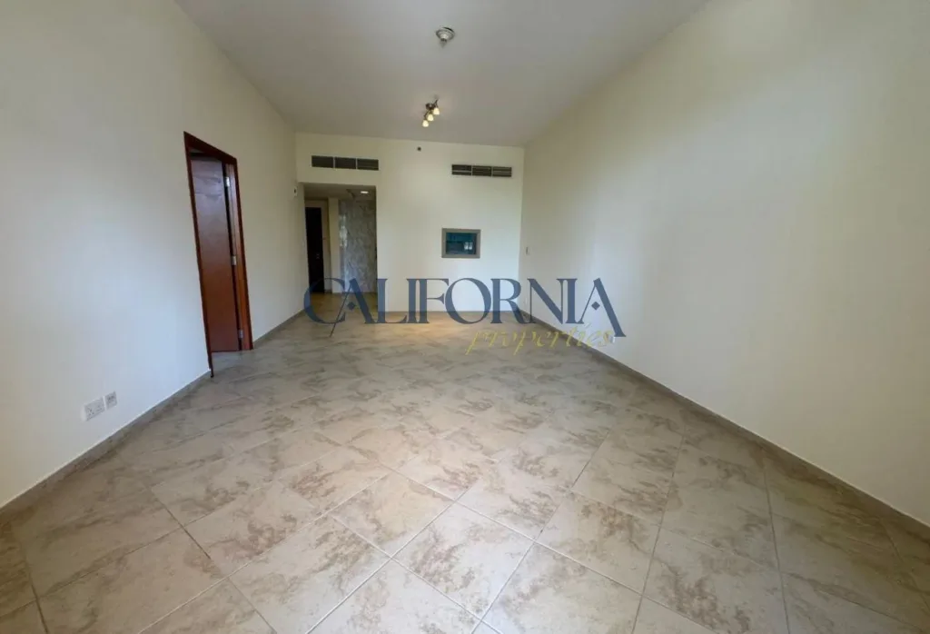 Vacant | Spacious Layout | Unfurnished - 2
