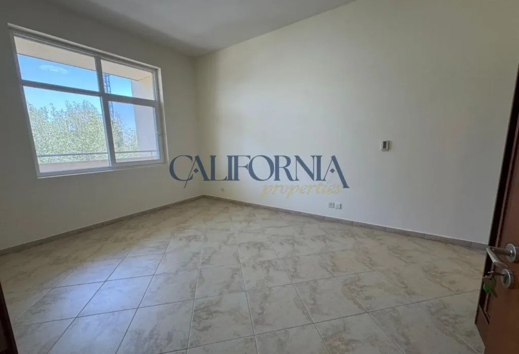 Vacant | Spacious Layout | Unfurnished - 3