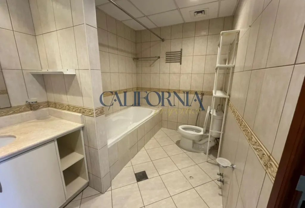 Vacant | Spacious Layout | Unfurnished - 5
