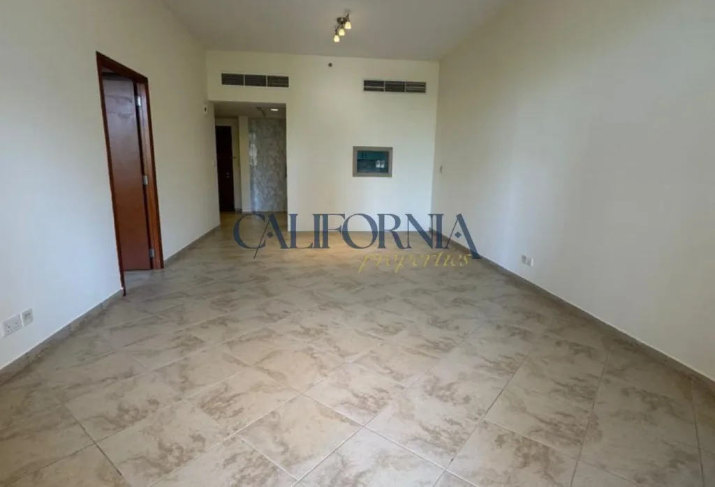 Vacant | Spacious Layout | Unfurnished - 6