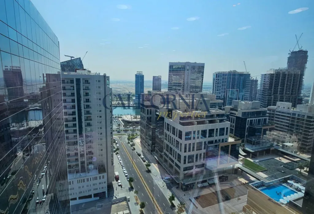 Furnished Corner Office | Marina & City View - 6
