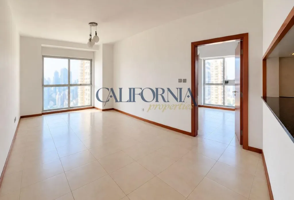 High-Floor 1BR | City & Lake View | Unfurnished - 3