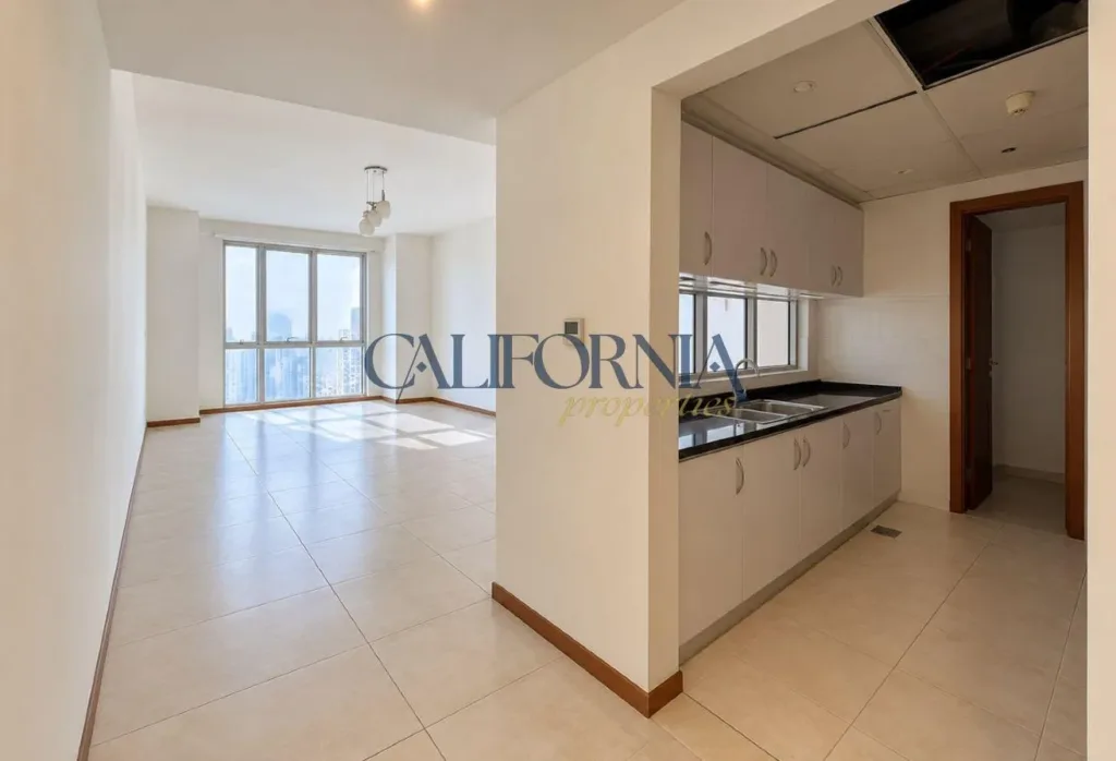 High-Floor 1BR | City & Lake View | Unfurnished - 4