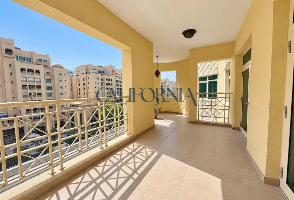 Kitchen Appliances | Large Balcony | Maid Room - 1