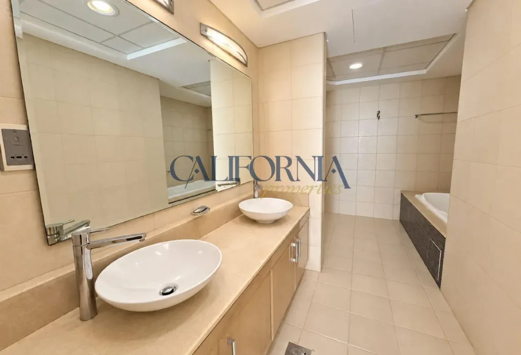 Kitchen Appliances | Large Balcony | Maid Room - 16