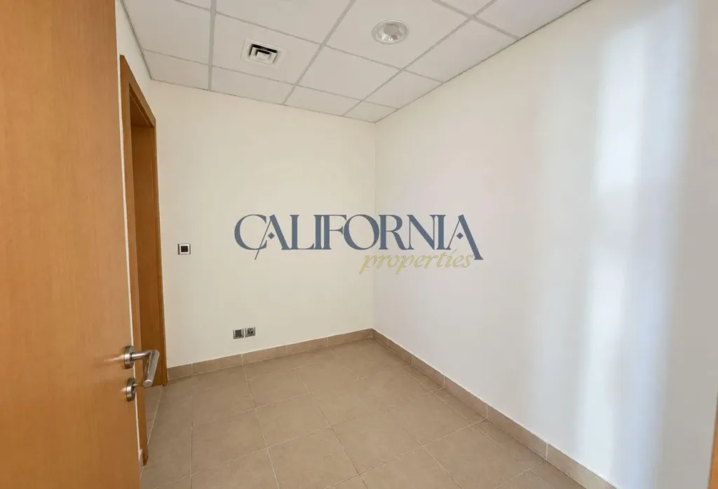 Kitchen Appliances | Large Balcony | Maid Room - 17