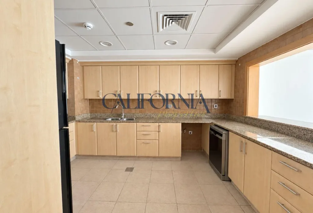 Kitchen Appliances | Large Balcony | Maid Room - 9